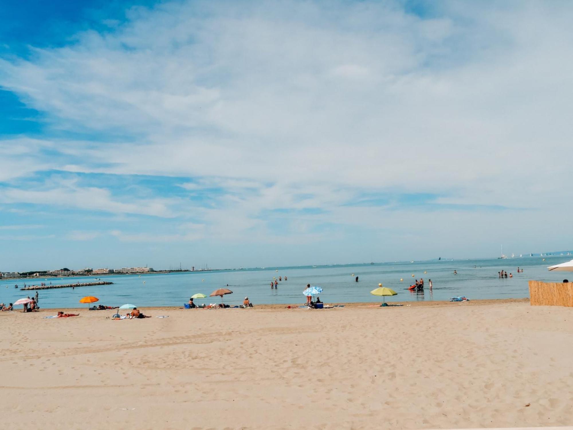 Duplex Centre Ville - 50M De La Plage - Clim - Garage - Netflix Le Grau-du-Roi Rum bild