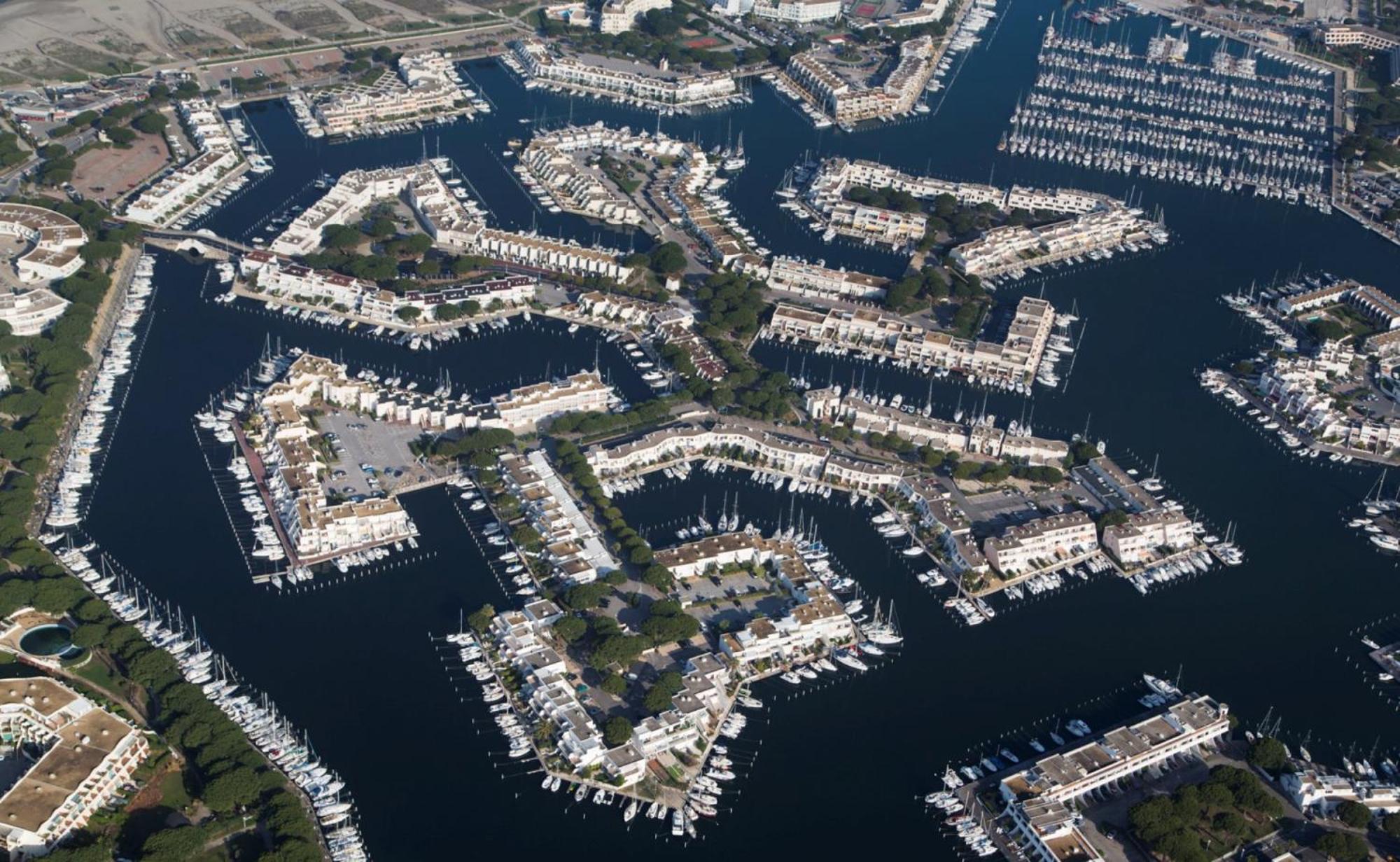 Duplex Centre Ville - 50M De La Plage - Clim - Garage - Netflix Le Grau-du-Roi Rum bild