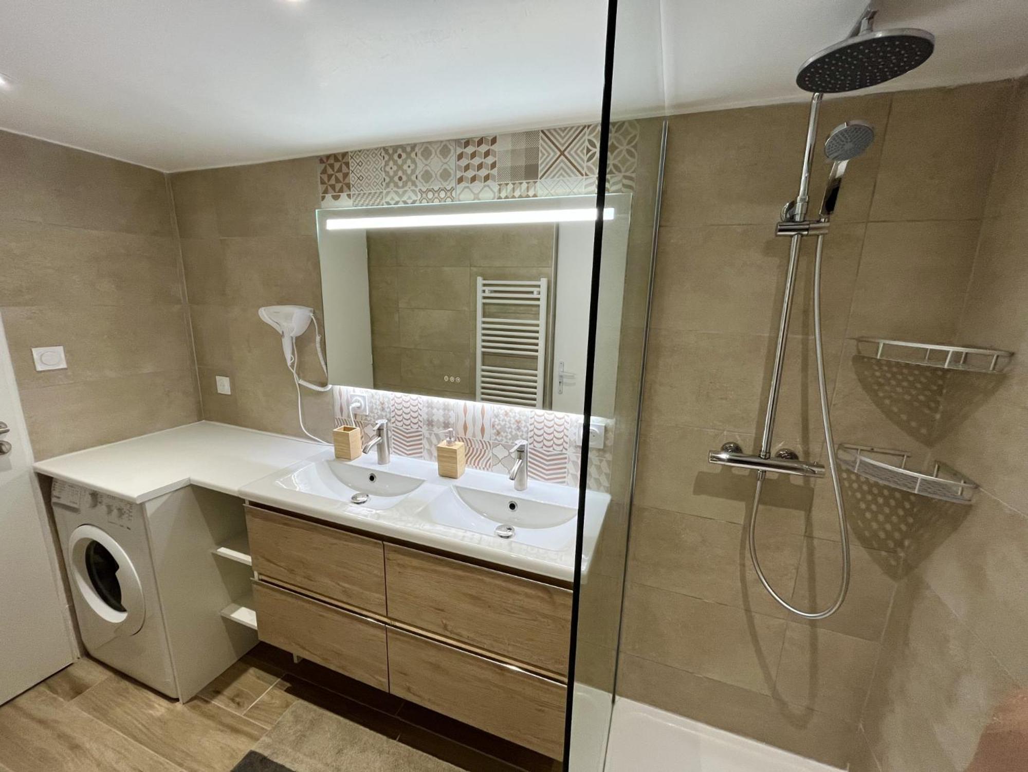 Duplex Centre Ville - 50M De La Plage - Clim - Garage - Netflix Le Grau-du-Roi Rum bild